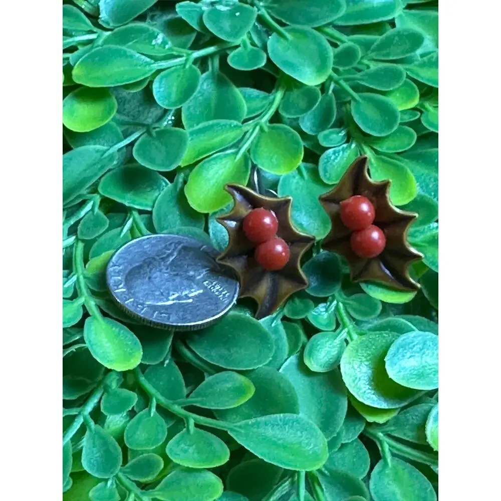 1950’s VTG Holly SCREWBACK festive earrings
